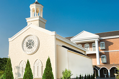 無料駐車場100台完備！