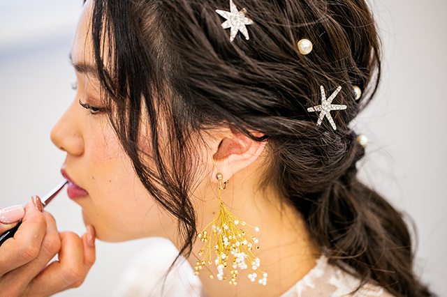 結婚式の花嫁を美しくしてきたプロがメイク